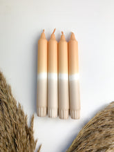 Lade das Bild in den Galerie-Viewer, Dip Dye Kerzen in Beige und Apricot
